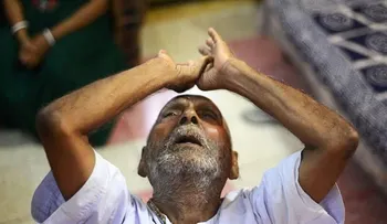 El hombre de 120 años, nunca ha tenido relaciones sexuales y hace 4 horas de yoga 