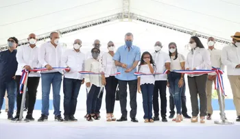 Presidente Abinader impulsa desarrollo del deporte; inaugura Estadio de Sóftbol Cristino Cala en Nagua