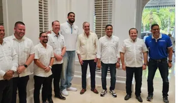 Abinader anuncia arena de baloncesto en Tamboril.