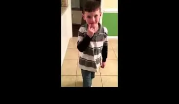 Niño quiere ver a su padre que se fue a la guerra; cuando se voltea no puede evitar llorar (VIDEO)