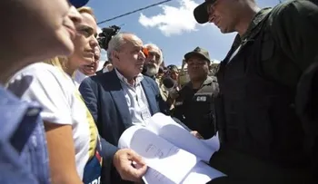 Impiden a senadores españoles visitar a Leopoldo López