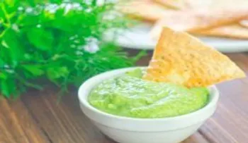 Así se prepara esta encantadora mayonesa de aguacate y mayonesa