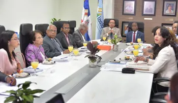 Ministro de Educación encabeza sesión del INAFOCAM; destacan avances en formación docente
