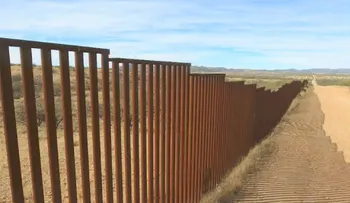 Trump dice que mantiene firme su posición sobre el muro fronterizo
