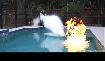 Esto es lo que pasa si arrojamos nitrógeno líquido en una piscina en llamas