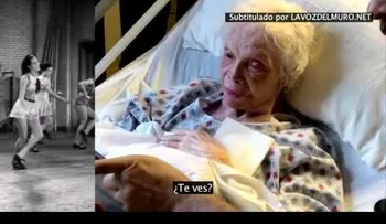 Bailarina de 102 años observa sus primeras actuaciones en video
