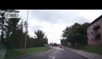 La Policía persigue a un joven que conducía una motocicleta desnudo