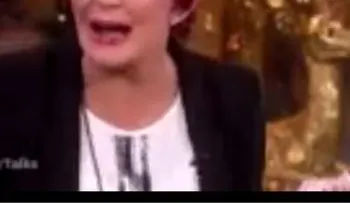 Sharon Osbourne se le cae diente en pleno programa (Video) 