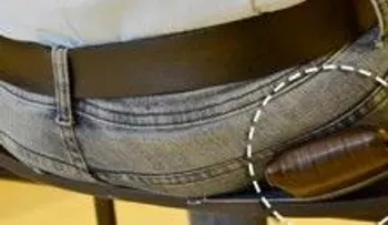 Sentarse con la cartera atrás podría afectar seriamente tu salud 
