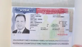 Abel muestra pasaporte con visa renovada de EE.UU. para desmentir que se la quitaron