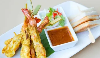 Satay de camarones. Preparación