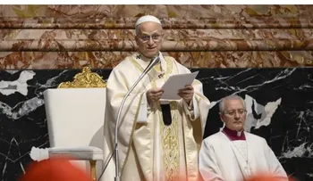 León XIV pide unidad en primera cumbre de cardenales