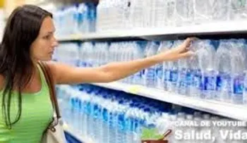 Si compra agua en botella plástica debes fijarte en un detalle muy importante. URGENTEMENTE!