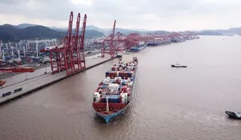 EEUU empieza a cobrarle aranceles del 25% a los productos chinos que llevan vía marítima