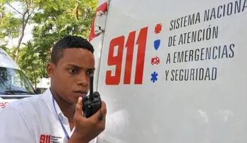 911 asiste hombre que se le amputó dedo con sierra