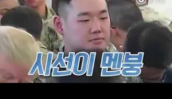 La hilarante escena de un soldado surcoreano con Trump (VIDEO)