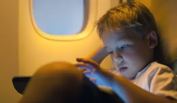 5 consejos para mantener ocupados a los niños en los vuelos sin dispositivos electrónicos