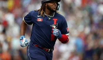 Vlady le dedica el premio a su padre Vladimir Guerrero. "Papá, esto es para ti"