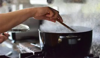 6 alimentos te pueden envenenar si lo recalienta: El pollo, huevo, papas, remolacha, apio y espinacas