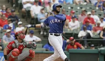 Dominicano Nomar Mazara pega enorme jonrón en triunfo de Rangers