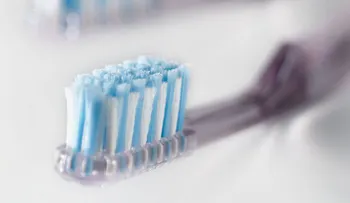 Cinco cosas que quizás no sabe de su cepillo de dientes