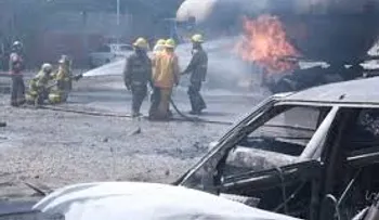 Cuatro personas con quemaduras al incendiarse vehículo en envasadora de gas
