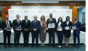 BCRD entrega premios del "Concurso de Economía Biblioteca Juan Pablo Duarte 2023