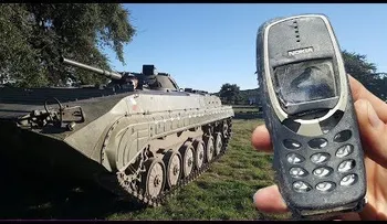 ¿Sobrevivirá el Nokia 3310 a las orugas de un tanque?