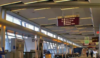 Se arma un "juidero" en aeropuerto de EEUU por guitarra abandonada por pasajero