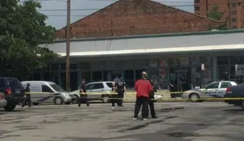 Hombre baleado amenazaba a policía con un asta de bandera 