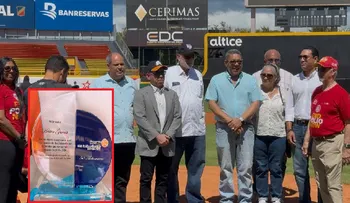 Rotary Club Santiago Gurabito reconoce a Héctor García por apoyo al béisbol