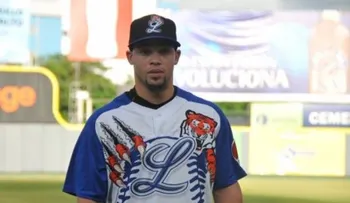 Juan Carlos Pérez seguirá con el Licey hasta la final 
