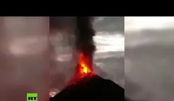 El volcán Anak Krakatoa erupciona horas antes del nefasto tsunami en Indonesia