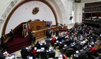 Crisis política en Venezuela se profundiza por decisión de quitar poderes a Asamblea Nacional 