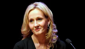 Autora de Harry Potter denuncia que usan su nombre para vender clases de literatura
