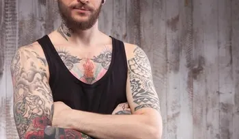 Las mujeres sienten una contradictoria atracción por los tatuajes masculinos