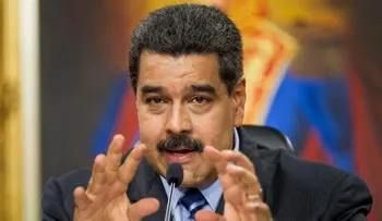 Chavismo y oposición alzan sus respectivas banderas en día de Independencia