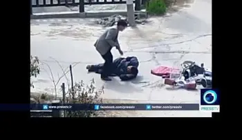 Un día de mala suerte: Un coche lo atropella y cuando da reversa para auxiliarlo le vuelve a pasar por encima