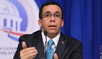 Ministro Andrés Navarro llama estudiantes acudir a clases este lunes 