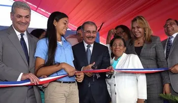 Presidente Medina inaugura 14 escuelas en 6 provincias del Cibao y la Línea 