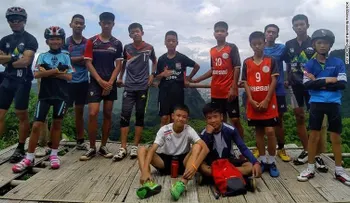 Final feliz: Encuentran con vida 12 niños atrapados en una cueva en Tailandia
