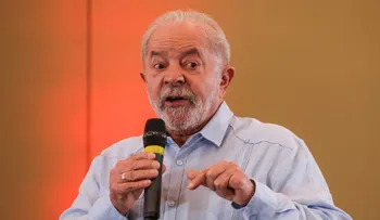 Lula llama a Bolsonaro "estúpido" tras conceder un indulto a un diputado condenado por ataques a la democracia
