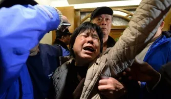 Dolor y rechazo entre familiares al saber que avión se estrelló en el Índico