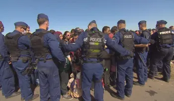 Tensión entre refugiados y policías en Hungría