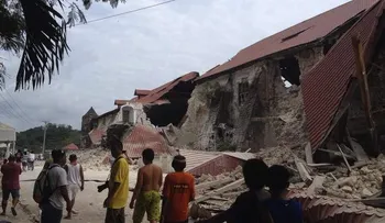 Fotos, video: Tres fuertes terremotos causan decenas de muertos en Filipinas