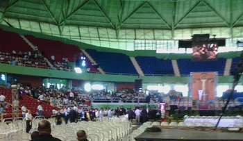 Cientos participan en primera misa oficiada por Francisco Ozoria