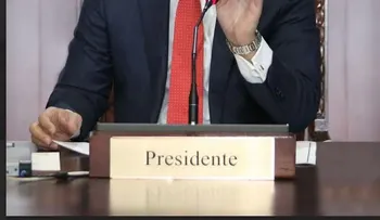Abel Martínez se enoja con los diputados por su holgazanería 