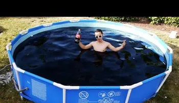 Esto es lo que pasa si tomas un baño con coca-cola