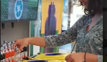 Kola Real convierte "botellas en juguetes" y lleva sonrisas a niños del país