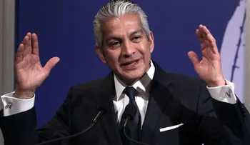 Líder hispano de la Cámara de Comercio renuncia a consejo de la Casa Blanca